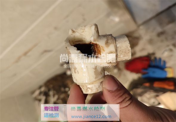 积石山引起漏水的原因有哪些？